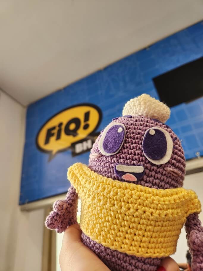 Nos dias 22 ao dia 26 de maio de 2024 tivemos a oportunidade de estar no FIQ, o Festival Internacional de Quadrinhos, em Belo Horizonte. &Eacute; um dos maiores eventos com foco em quadrinhos do Brasil, reunindo cerca de 400 artistas nacionais e&nbsp;internacionais, al&eacute;m de editoras e grandes figuras do universo dos quadrinhos brasileiros. No FIQ, al&eacute;m de termos conseguido vender nossos produtos, tivemos a oportunidade de conhecer uma galera de peso, firmando la&ccedil;os e fazendo nossa escola ser conhecida nacionalmente.